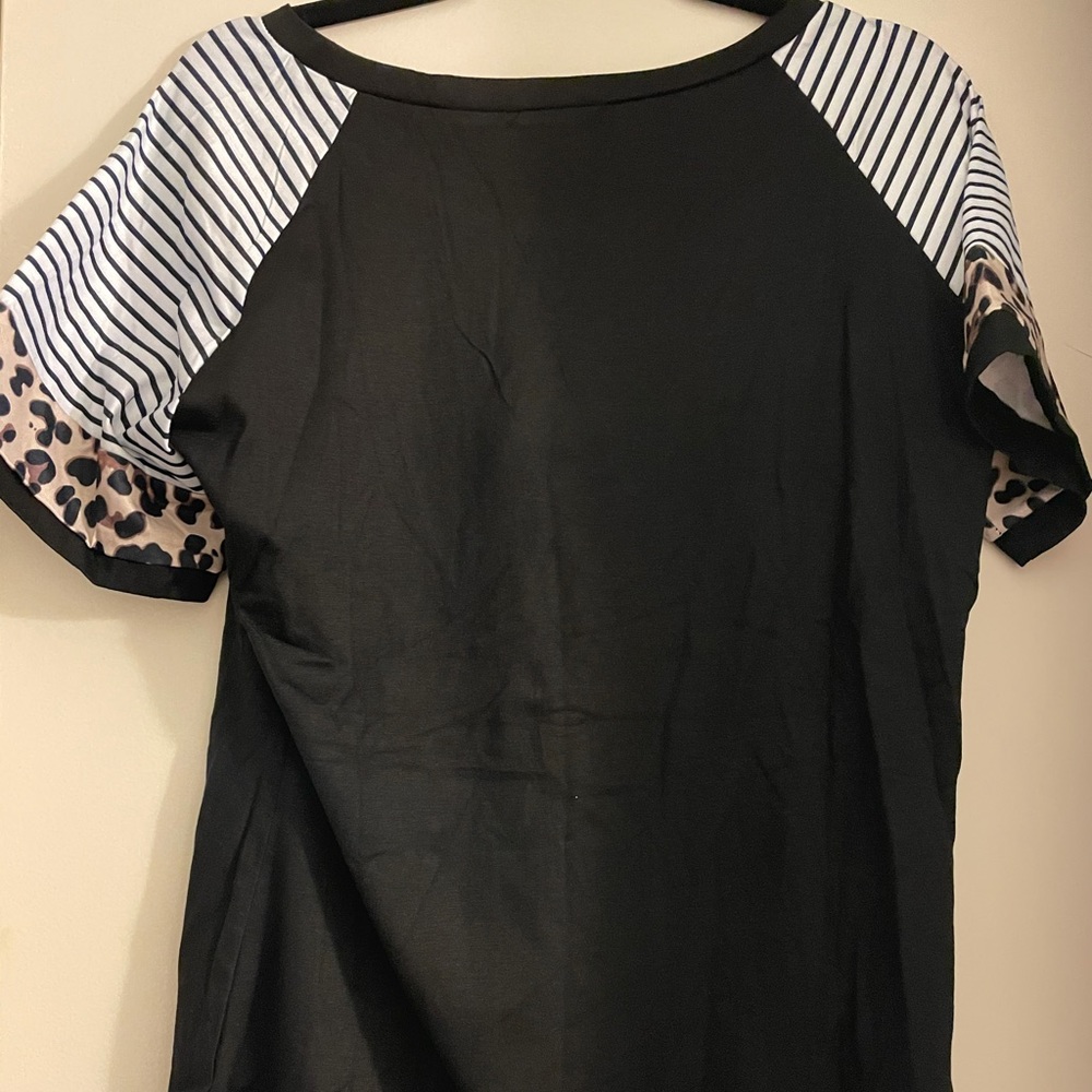 Women’s Large Black, White and Cheetah Print Top